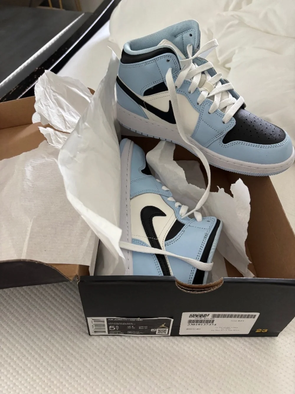 Air Jordan 1 Mid GS “Ice Blue” Size 5.5Y